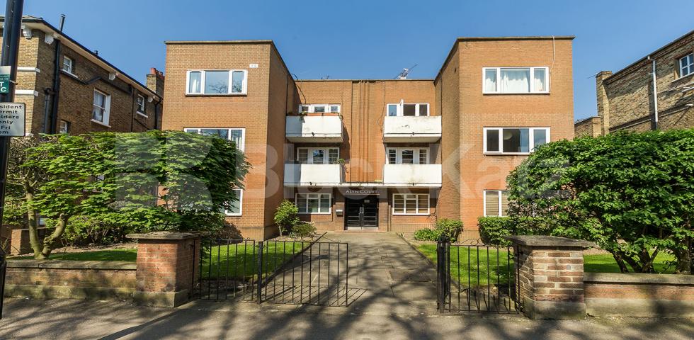 			New Instruction In Heart Of Crouch End !, 1 Bedroom, 1 bath, 1 reception Flat			 Crescent Road, CROUCH END